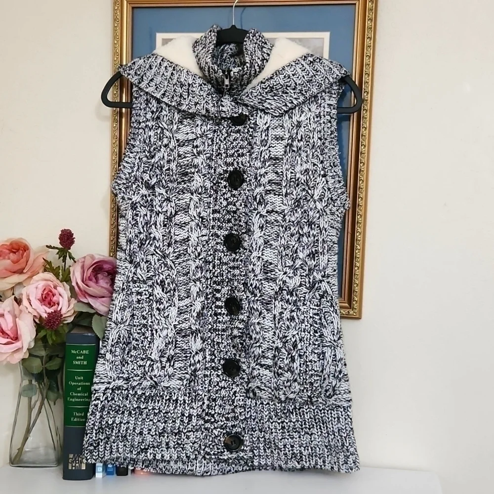 Cavalini Sweater Vest hoodie Super Cozy Zipper and button closure size M Winter